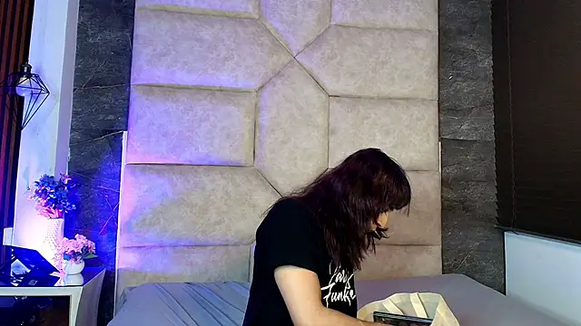Snapshot of Divine_____ chatting on June 20, 2026, 8:55 pm Divine online show from June 20, 2026, 8:55 pm