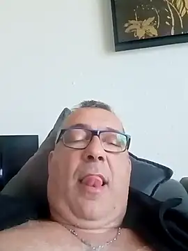 Snapshot of Soloyan chatting on December 8, 2024, 3:35 pm Soloyan online show from December 8, 2024, 3:35 pm