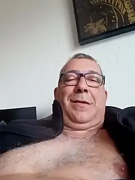 Snapshot of Soloyan chatting on December 11, 2024, 7:31 am Soloyan online show from December 11, 2024, 7:31 am