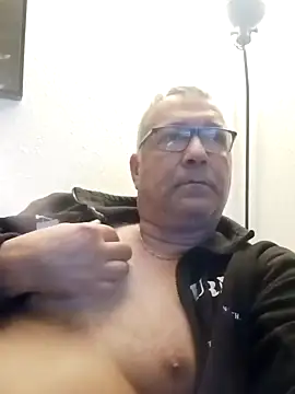 Snapshot of Soloyan chatting on January 5, 2025, 6:13 am Soloyan online show from January 5, 2025, 6:13 am