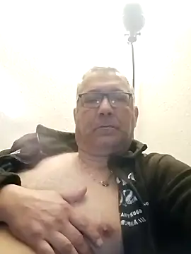 Snapshot of Soloyan chatting on January 8, 2025, 6:09 am Soloyan online show from January 8, 2025, 6:09 am