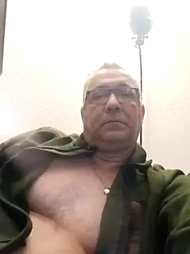 Snapshot of Soloyan chatting on February 4, 2025, 6:25 am Soloyan online show from February 4, 2025, 6:25 am