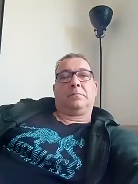 Snapshot of Soloyan chatting on February 28, 2025, 5:04 pm Soloyan online show from February 28, 2025, 5:04 pm