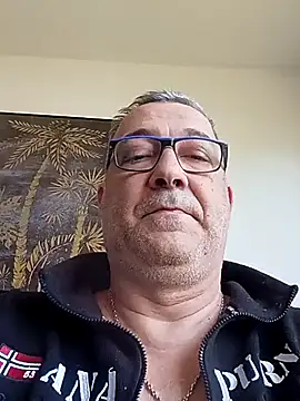 Snapshot of Soloyan chatting on March 2, 2025, 12:22 pm Soloyan online show from March 2, 2025, 12:22 pm