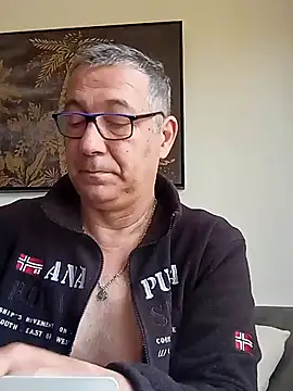 Snapshot of Soloyan chatting on March 14, 2025, 9:14 am Soloyan online show from March 14, 2025, 9:14 am