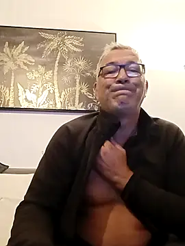 Snapshot of Soloyan chatting on September 23, 2025, 4:48 am Soloyan online show from September 23, 2025, 4:48 am