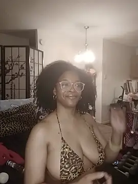 Snapshot of HysteriaHeels chatting on June 3, 2026, 6:27 am HysteriaHeels online show from June 3, 2026, 6:27 am
