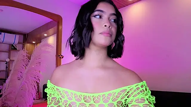 Chloe monroee online show from May 18, 2026, 4:07 am