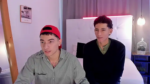 Snapshot of Alejo-and-Thiago chatting on May 5, 2026, 12:24 pm Alejo-and-Thiago online show from May 5, 2026, 12:24 pm