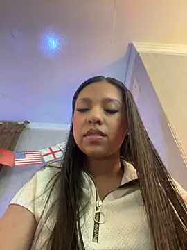 Snapshot of Dulcerouss__ chatting on June 15, 2026, 11:23 am Dulcerouss online show from June 15, 2026, 11:23 am