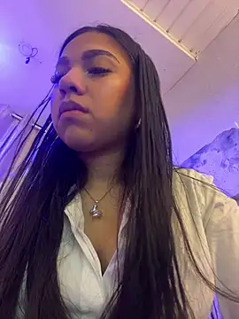 Snapshot of Dulcerouss__ chatting on June 27, 2026, 11:37 am Dulcerouss online show from June 27, 2026, 11:37 am