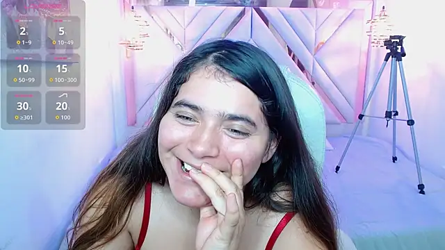 Laurha  online show from July 21, 2026, 7:38 pm