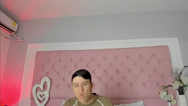 SarahDoll   online show from May 15, 2026, 1:07 pm