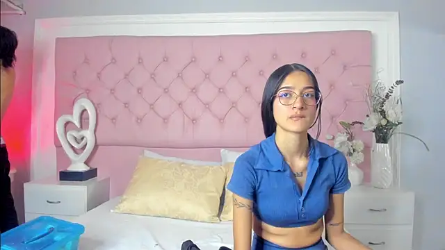SarahDoll   online show from May 21, 2026, 12:56 pm