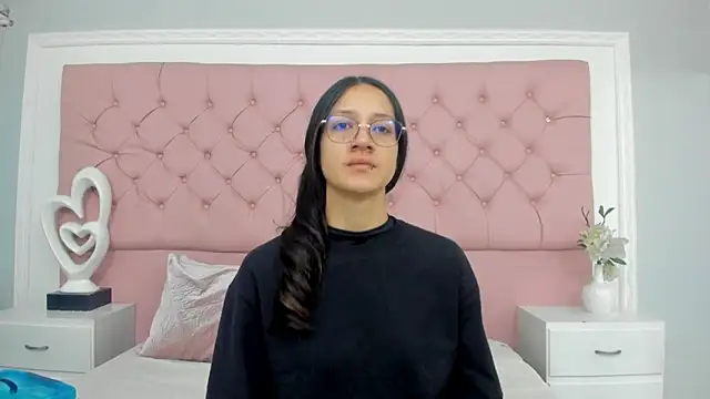 SarahDoll   online show from June 5, 2026, 12:44 pm