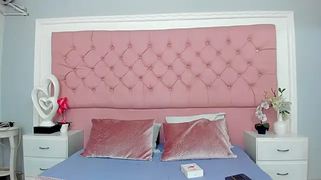 SarahDoll   online show from June 17, 2026, 1:56 pm
