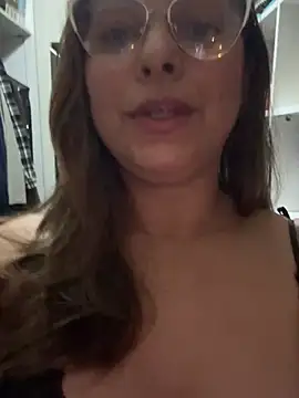 Mariiii morena online show from May 19, 2026, 9:37 am