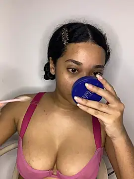  sweetSabrina- online show from May 12, 2026, 8:06 pm