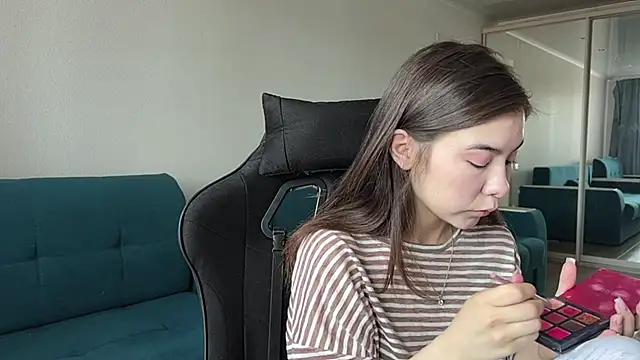 Snapshot of Ellewaay chatting on May 22, 2026, 8:10 am Ellewaay online show from May 22, 2026, 8:10 am