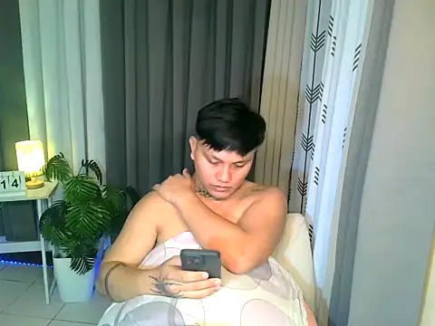 Snapshot of Ashtonfuckingboi chatting on May 14, 2026, 1:07 pm Ashtonfuckingboi online show from May 14, 2026, 1:07 pm