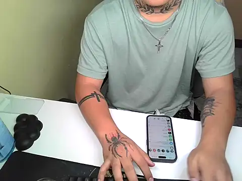 Snapshot of Ashtonfuckingboi chatting on June 1, 2026, 7:48 pm Ashtonfuckingboi online show from June 1, 2026, 7:48 pm