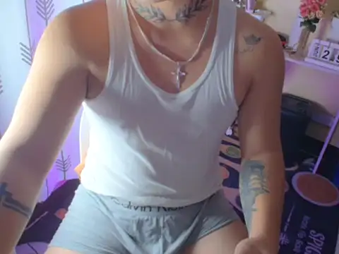 Snapshot of Ashtonfuckingboi chatting on July 15, 2026, 6:46 pm Ashtonfuckingboi online show from July 15, 2026, 6:46 pm