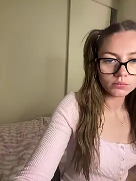 Snapshot of daisycollins chatting on June 12, 2026, 7:51 am daisycollins online show from June 12, 2026, 7:51 am