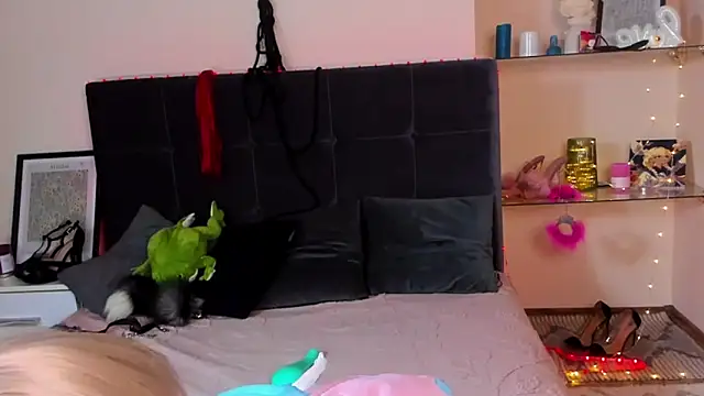 AlexxisSkky online show from May 24, 2026, 5:12 am