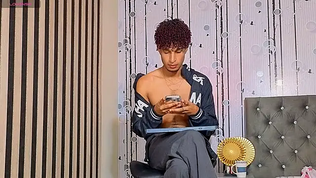 Snapshot of Alex_Bloom chatting on June 16, 2026, 7:16 pm Alex Bloom online show from June 16, 2026, 7:16 pm