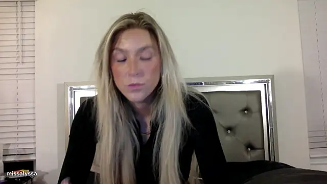 Snapshot of Misss_alyssaaa chatting on June 10, 2026, 4:12 am Misss alyssaaa online show from June 10, 2026, 4:12 am