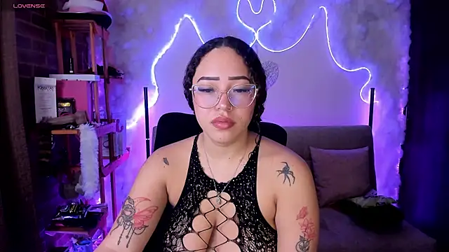 liz martins1 online show from May 7, 2026, 1:55 am