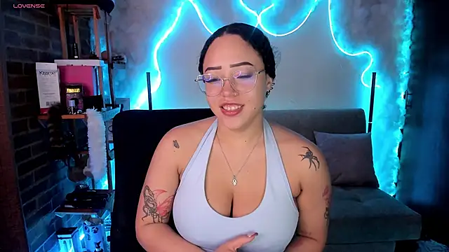 liz martins1 online show from May 18, 2026, 4:07 am