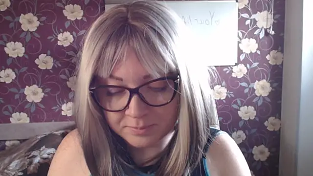 Snapshot of Kate_R chatting on May 30, 2026, 8:33 am Kate R online show from May 30, 2026, 8:33 am