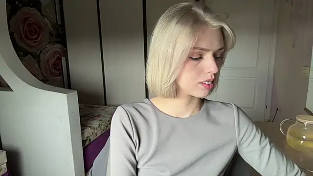 ScarlettRosy online show from June 6, 2026, 4:39 am