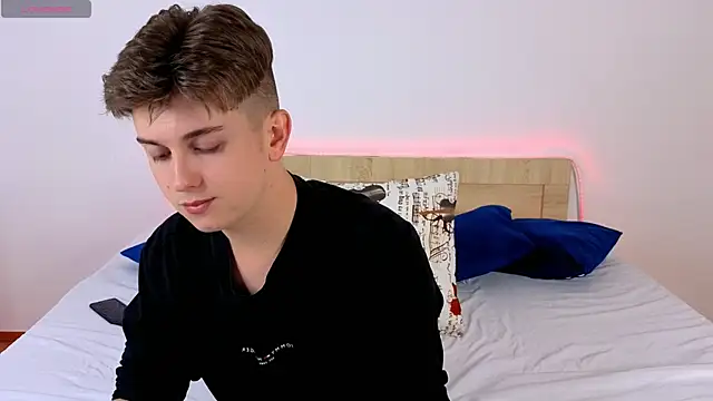 Snapshot of Miless_Cooper chatting on May 23, 2026, 4:39 am Miless Cooper online show from May 23, 2026, 4:39 am