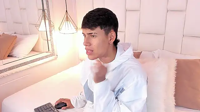 Snapshot of JacobFerrer chatting on June 18, 2026, 5:39 pm JacobFerrer online show from June 18, 2026, 5:39 pm
