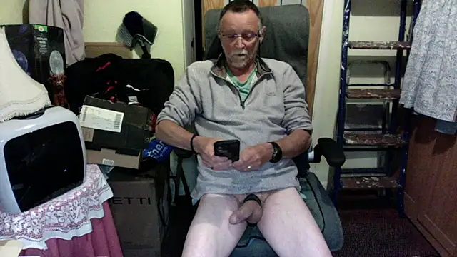 Snapshot of Moonraker64 chatting on May 22, 2026, 9:20 pm Moonraker64 online show from May 22, 2026, 9:20 pm