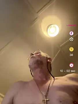 Snapshot of Moonraker64 chatting on May 25, 2026, 9:10 pm Moonraker64 online show from May 25, 2026, 9:10 pm