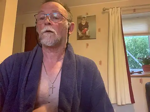 Moonraker64 online show from June 22, 2026, 4:42 am