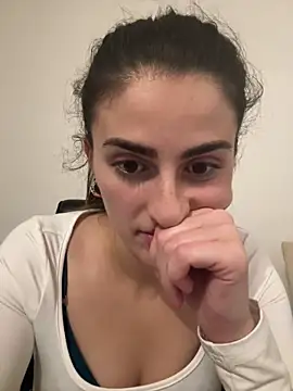 Snapshot of OliviaBaby- chatting on May 7, 2026, 9:42 pm OliviaBaby- online show from May 7, 2026, 9:42 pm