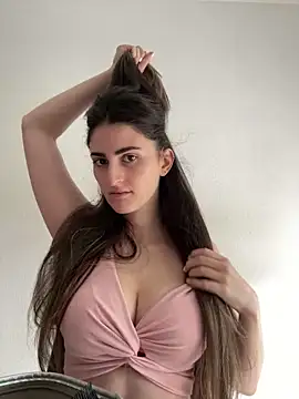 Snapshot of OliviaBaby- chatting on May 15, 2026, 10:33 am OliviaBaby- online show from May 15, 2026, 10:33 am