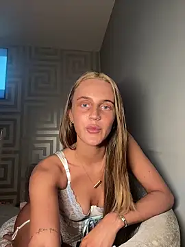 Snapshot of Exotic-Elsie chatting on May 13, 2026, 9:22 pm Exotic-Elsie online show from May 13, 2026, 9:22 pm