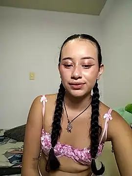 Snapshot of L0lita_Emi12 chatting on May 17, 2026, 12:19 am L0lita Emi12 online show from May 17, 2026, 12:19 am