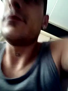 Snapshot of Diamont_Oficial chatting on July 3, 2026, 1:28 pm Diamont Oficial online show from July 3, 2026, 1:28 pm