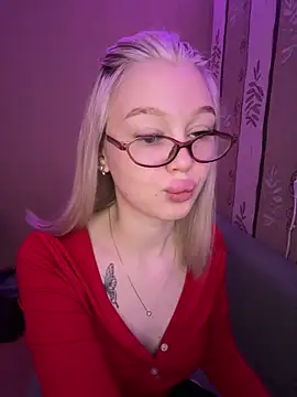 Snapshot of Velvet_Doll_ chatting on June 1, 2026, 4:47 am Velvet Doll online show from June 1, 2026, 4:47 am