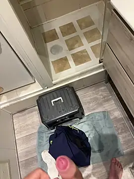 Snapshot of yann16103 chatting on July 12, 2026, 5:15 pm yann16103 online show from July 12, 2026, 5:15 pm