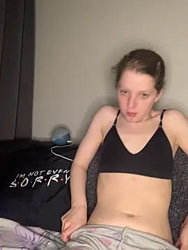 Snapshot of Tatum-Bear chatting on June 21, 2026, 9:28 pm Tatum-Bear online show from June 21, 2026, 9:28 pm