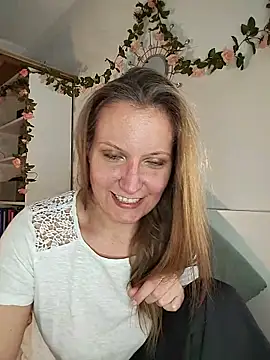 Candy Cougar online show from May 22, 2026, 1:06 pm
