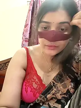 Snapshot of Joya-02 chatting on May 6, 2026, 9:31 pm Joya-02 online show from May 6, 2026, 9:31 pm