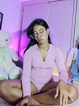 Raven stonee01 online show from May 24, 2026, 9:31 pm